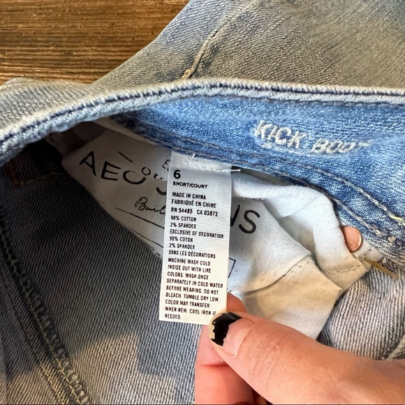 American Eagle Light Wash Kick Boot Stretch Jeans Size 6 Short - Picture 3 of 3